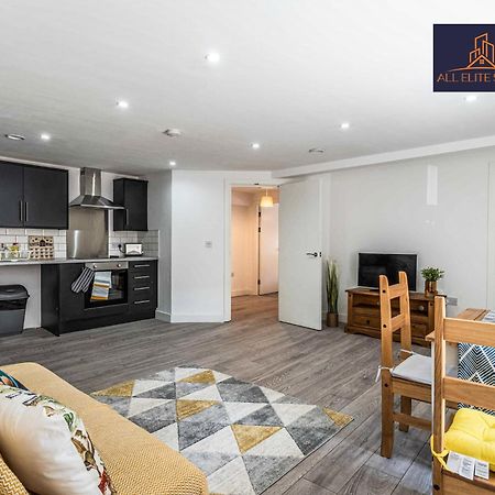 Swan House: Central Liverpool Apartment with Parking Exterior photo