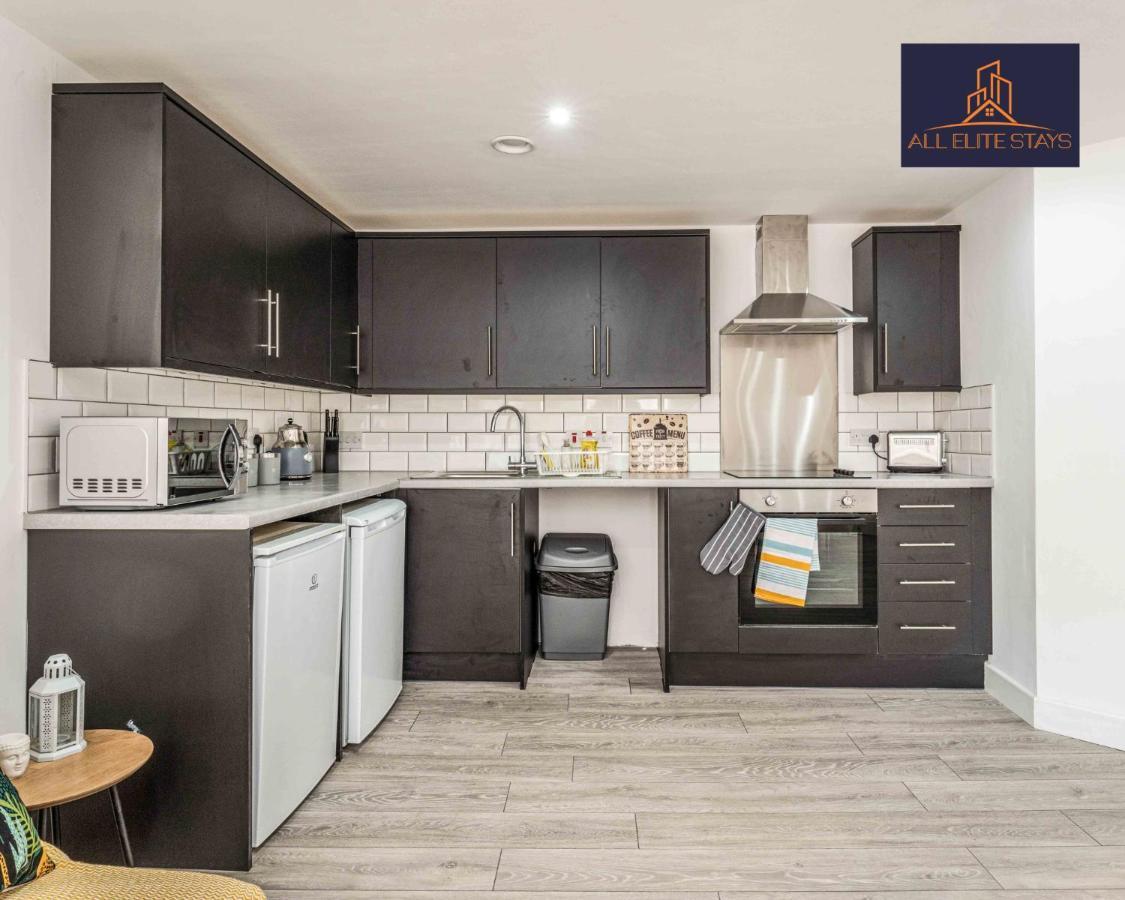 Swan House: Central Liverpool Apartment with Parking Exterior photo