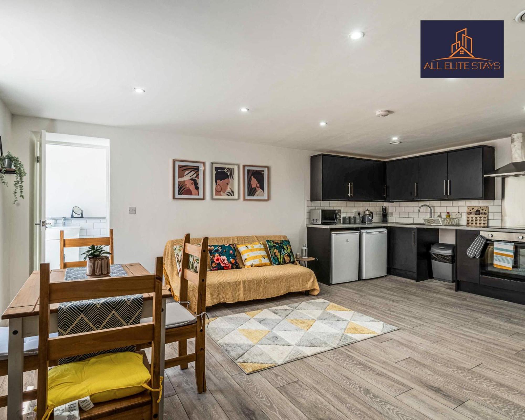 Swan House: Central Liverpool Apartment with Parking Exterior photo
