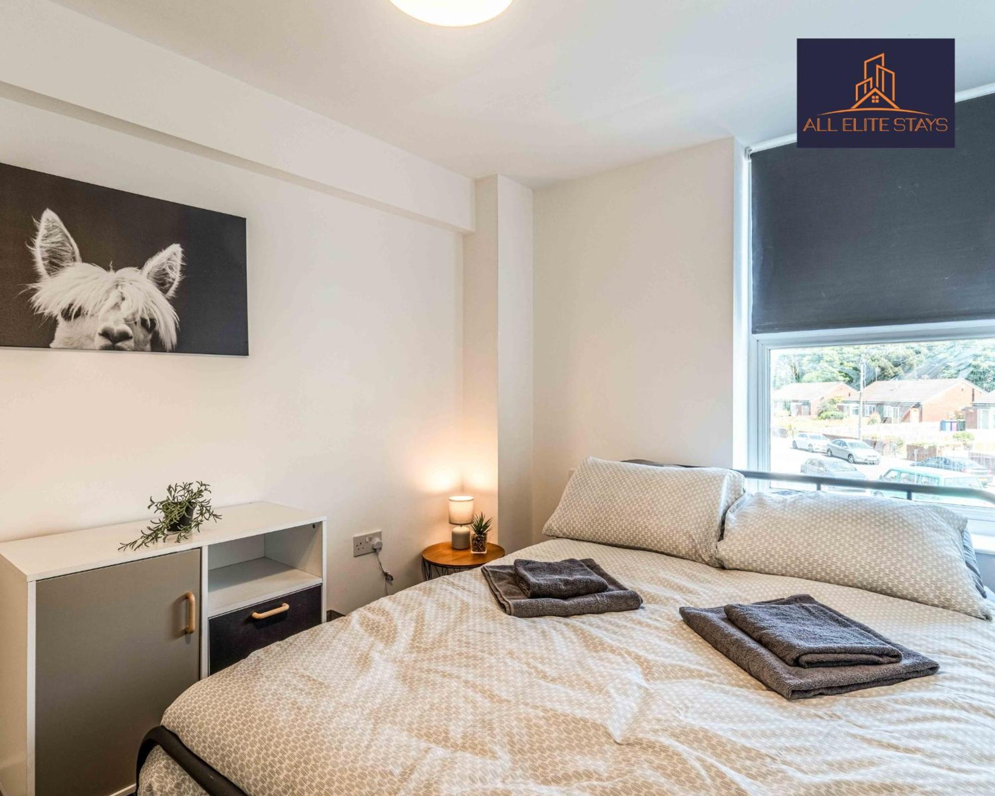Swan House: Central Liverpool Apartment with Parking Exterior photo